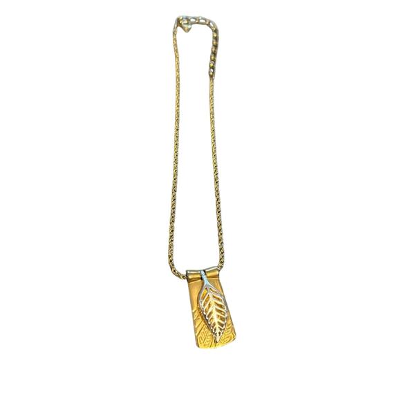 Liz Claiborne Gold Tone Pendant & Necklace - Picture 1 of 8